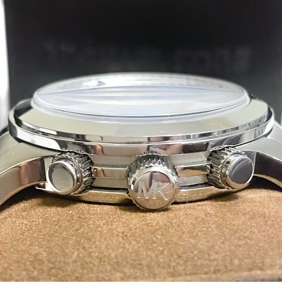 MICHAEL KORS “OVERSIZED RUNWAY” MK8026 SILVER WATCH - Picture 12 of 12